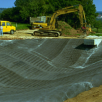 Safe basin sealing: rainwater retention basin for temporary water volumes