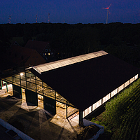 Stables at night with Lubratec® LED lighting - optimum lighting conditions for animal welfare